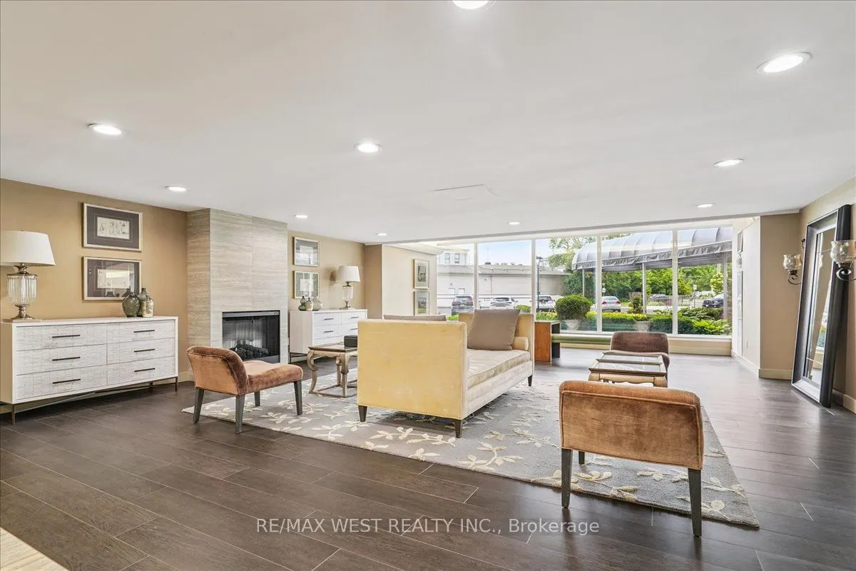 7811 Yonge Street, #1008