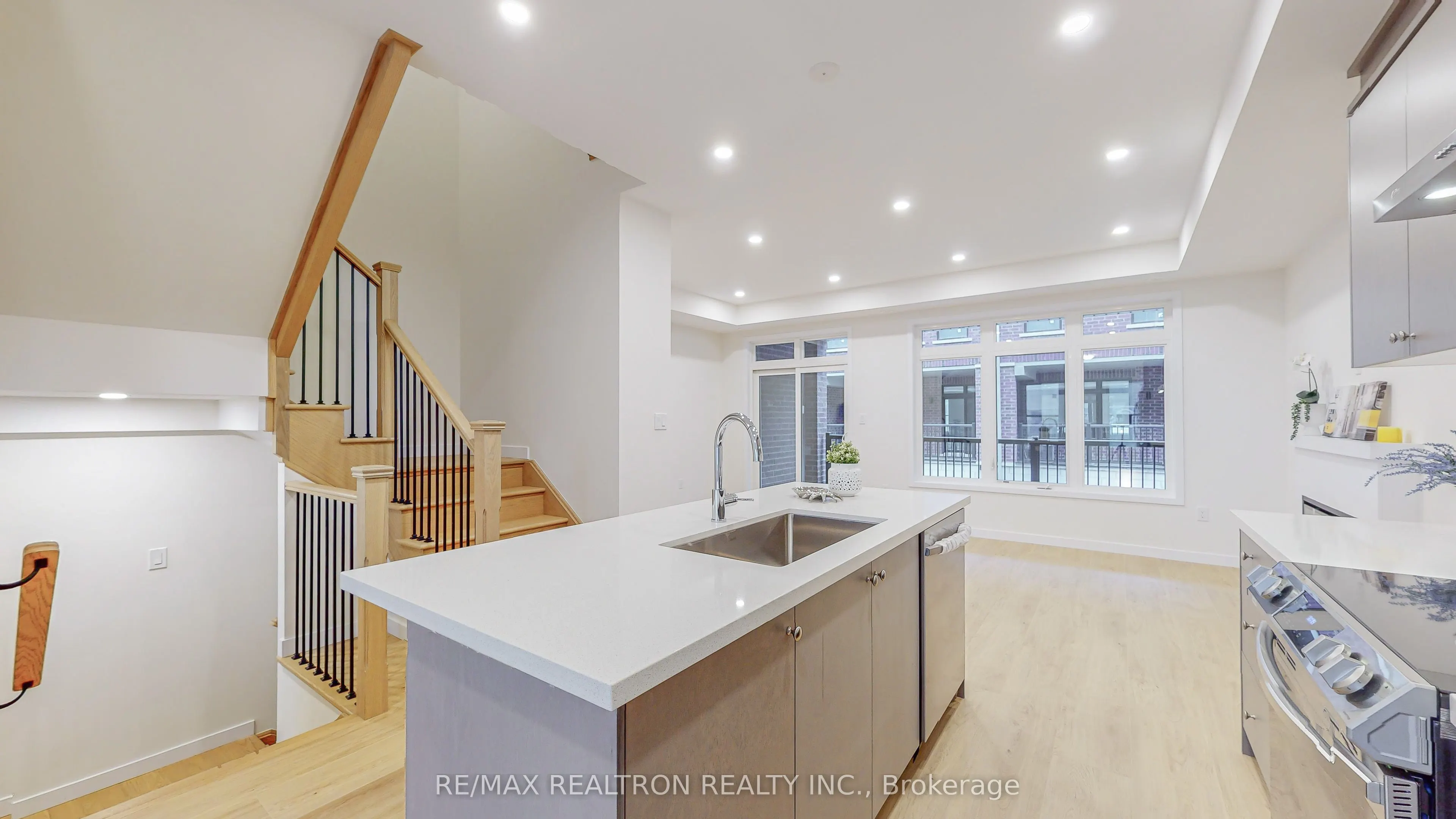 10262 Keele Street, #6