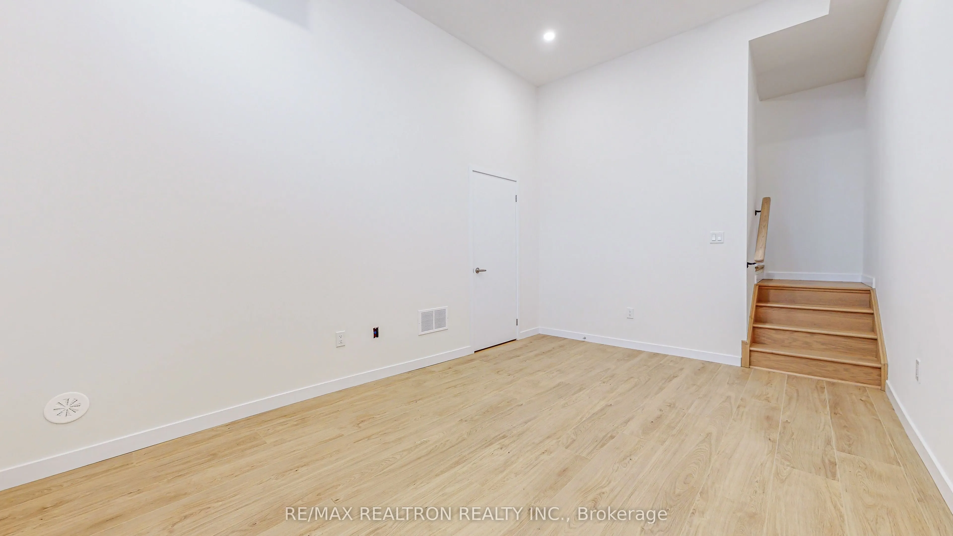 10262 Keele Street, #6