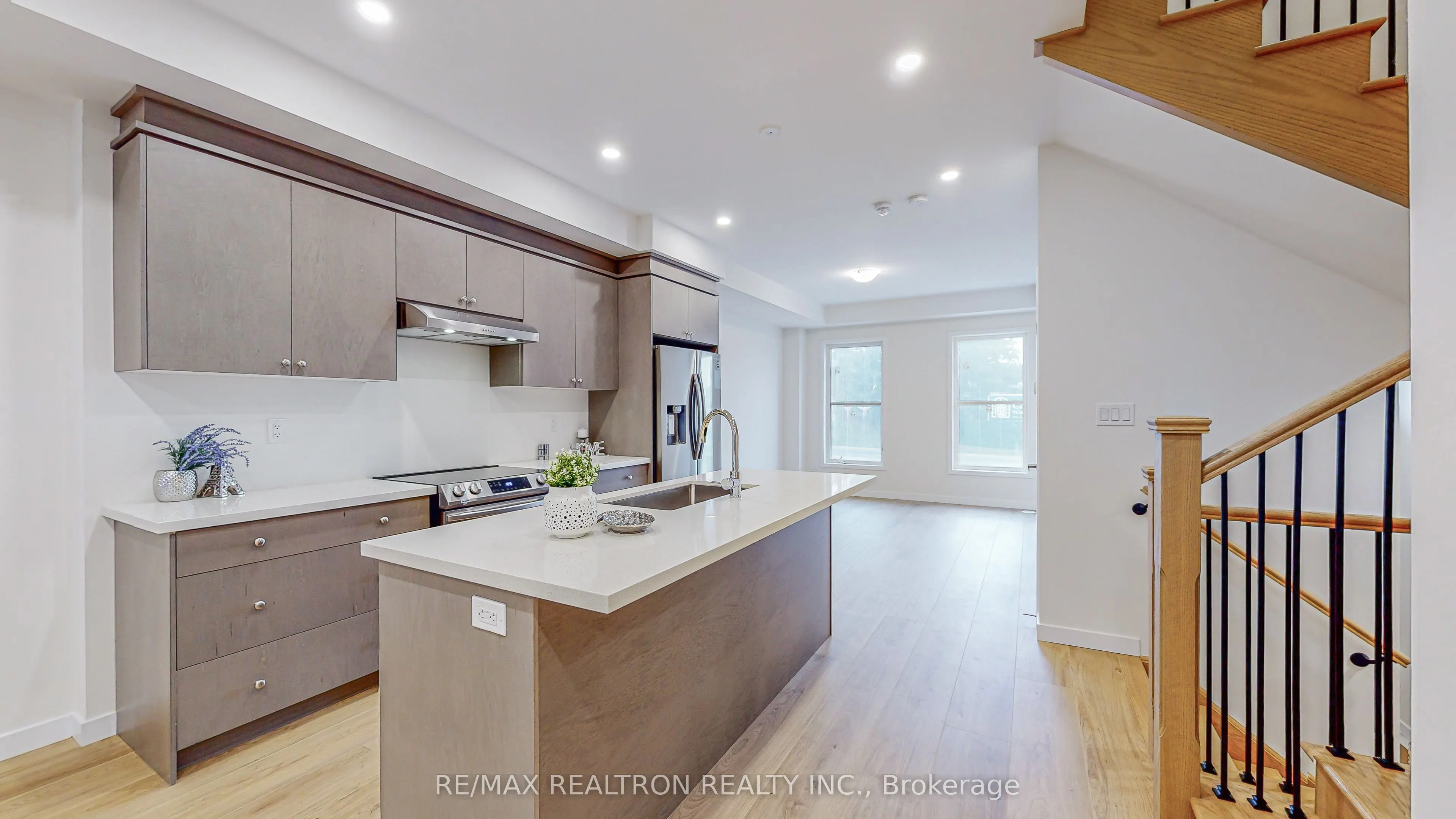 10262 Keele Street, #6