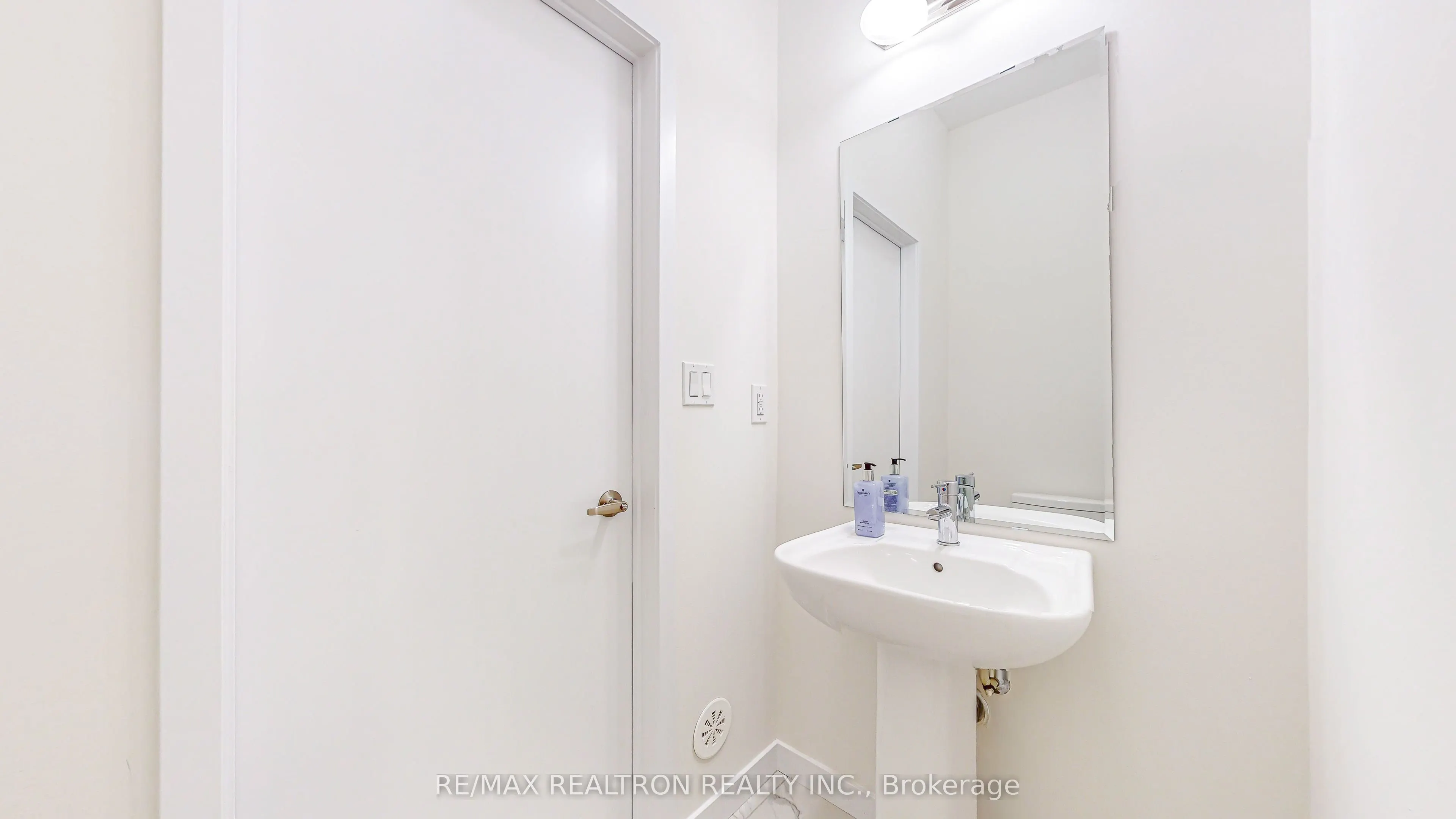 10262 Keele Street, #6