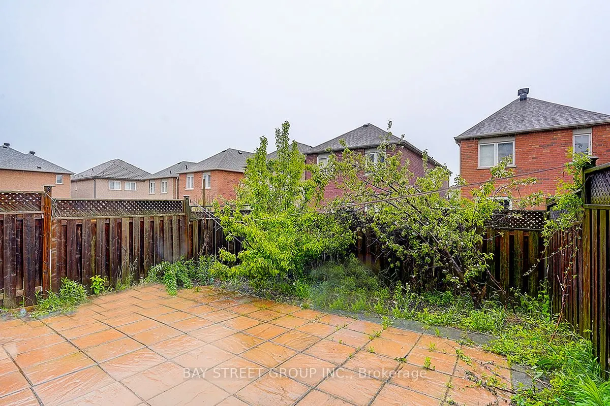 11 Tara Crescent