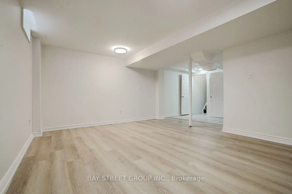 11 Tara Crescent