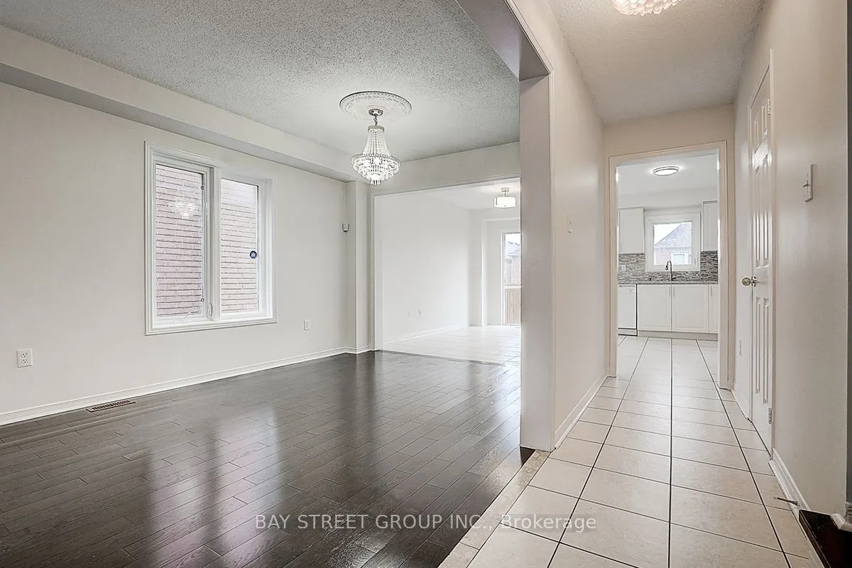 11 Tara Crescent