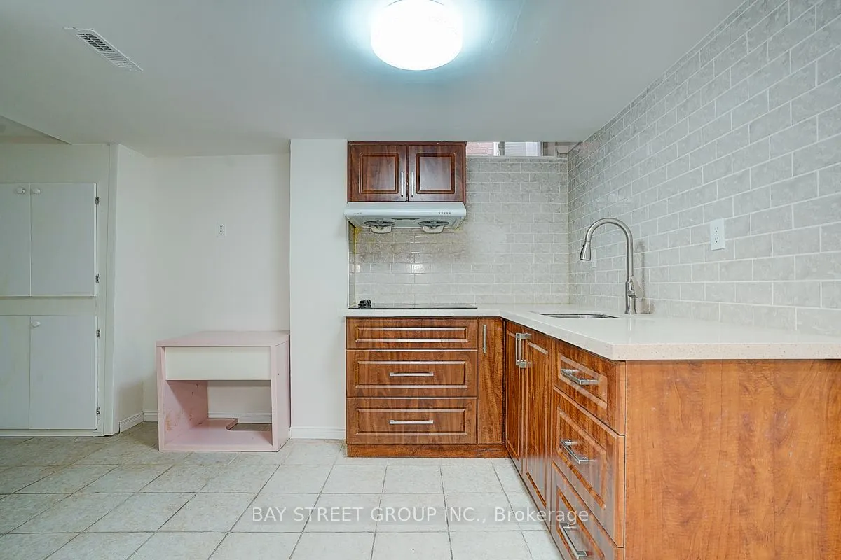 11 Tara Crescent