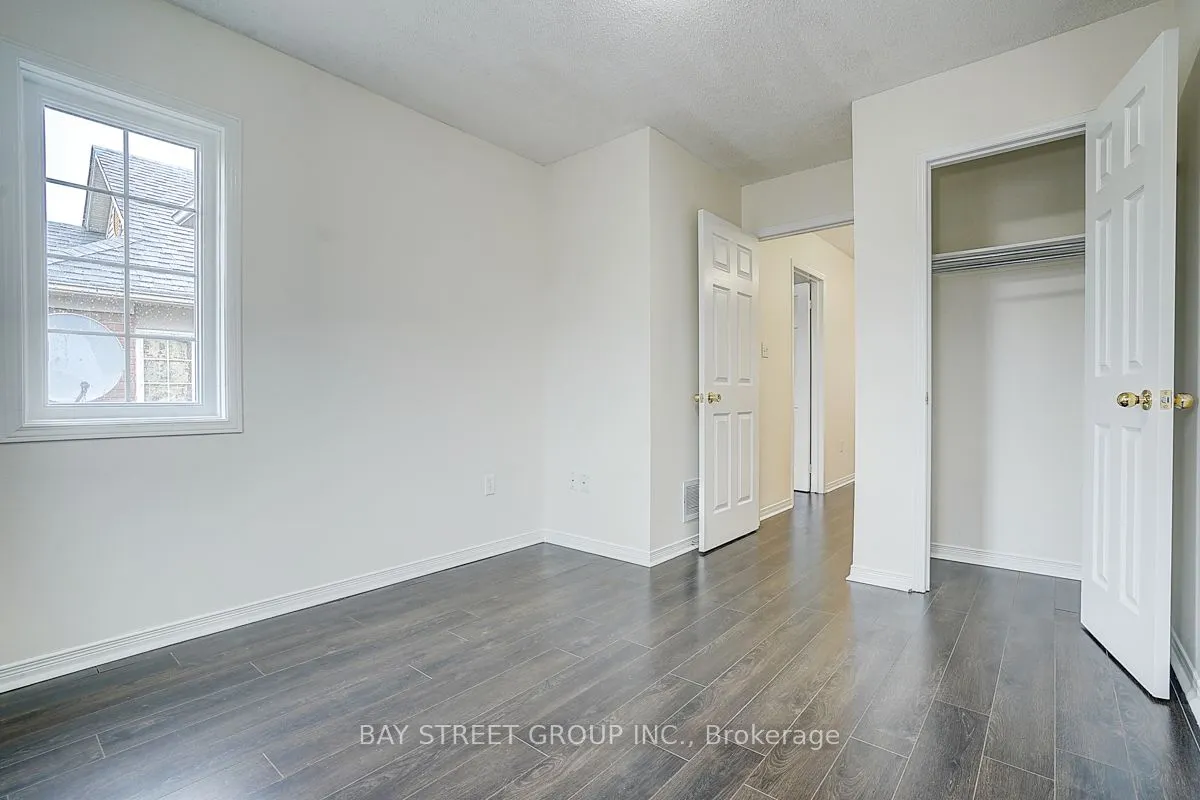 11 Tara Crescent