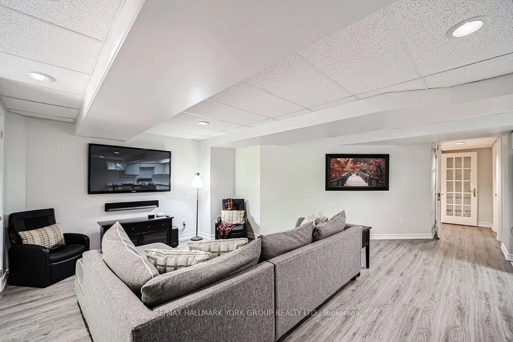 1032 Sir Ivor Court