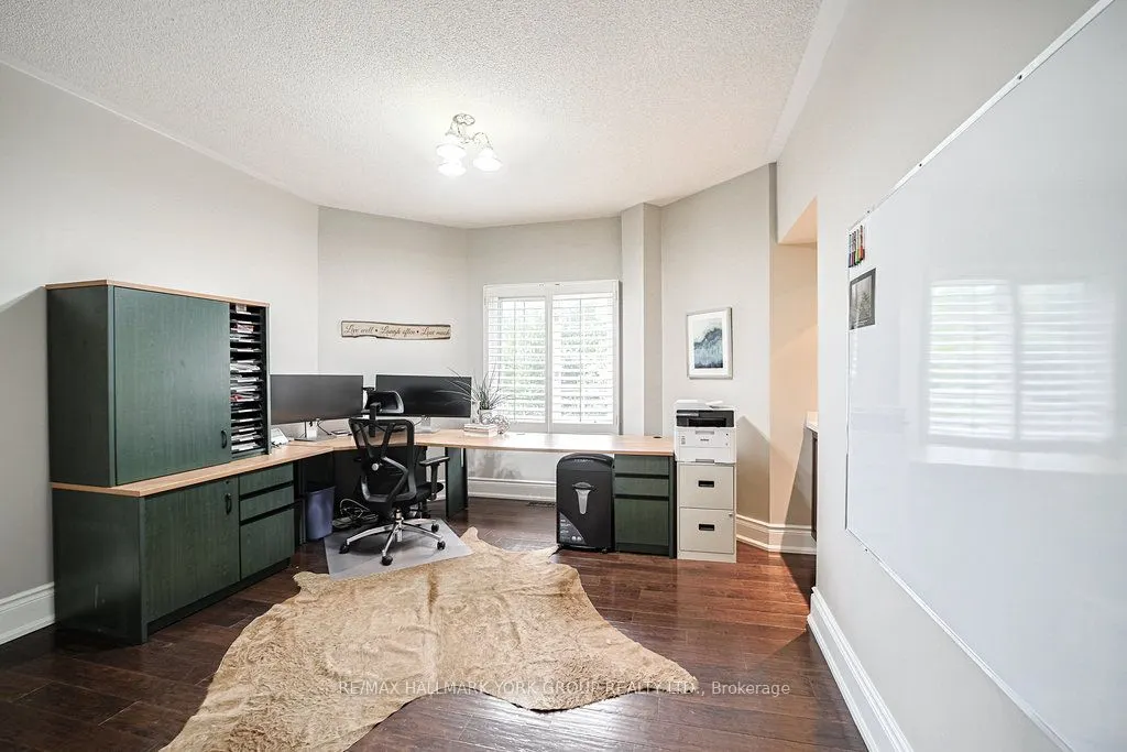 1032 Sir Ivor Court