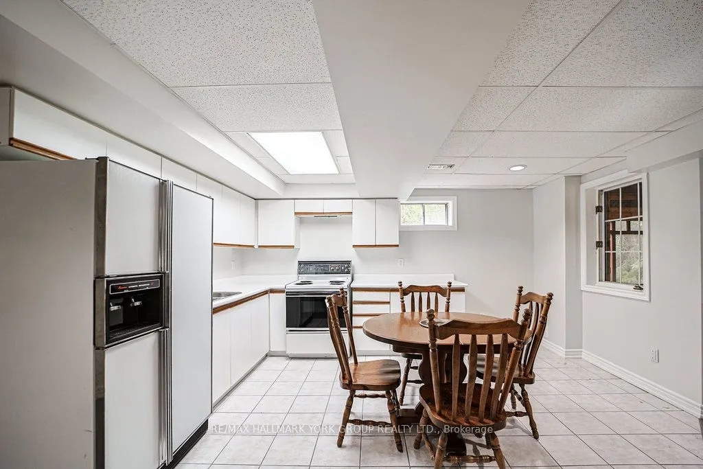 1032 Sir Ivor Court