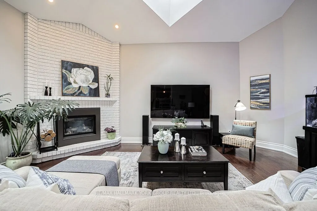 1032 Sir Ivor Court