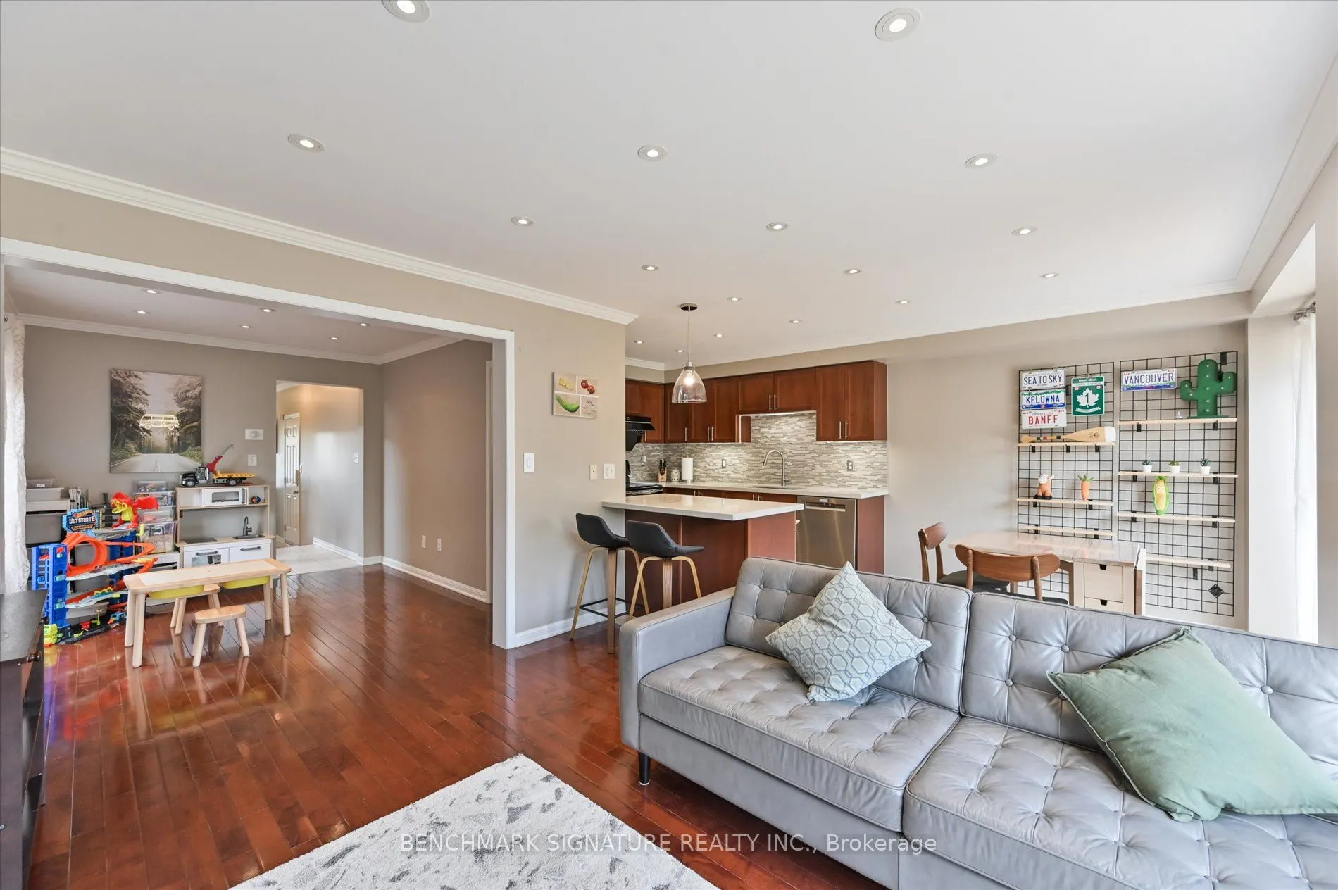 37 Harry Sanders Avenue