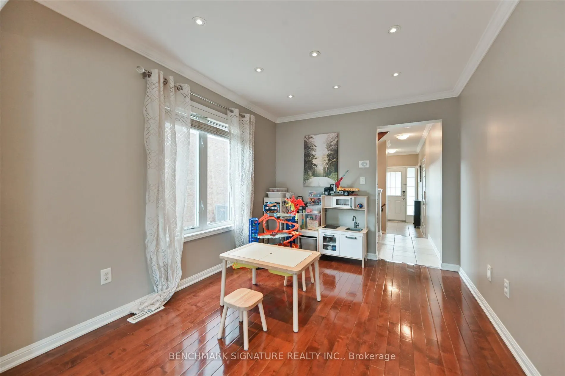 37 Harry Sanders Avenue