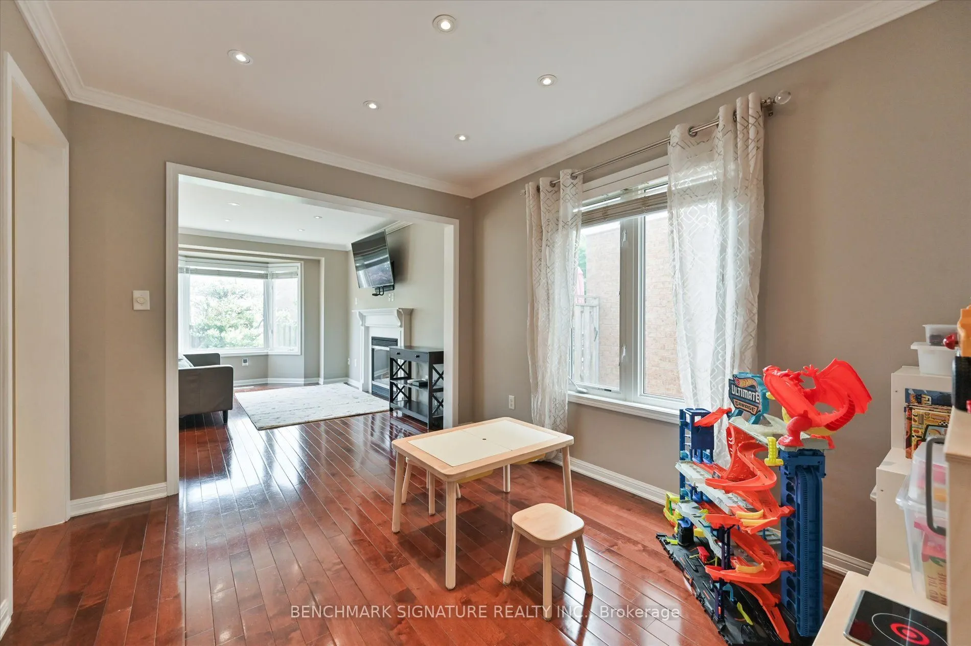 37 Harry Sanders Avenue