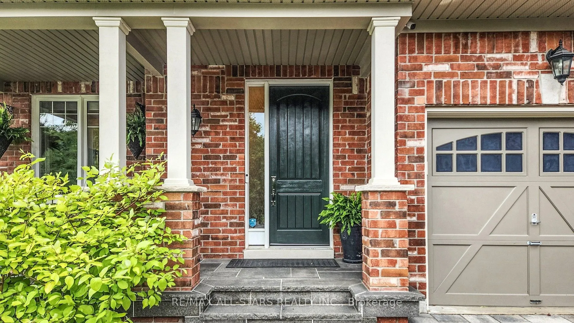 94 Campbell Drive S