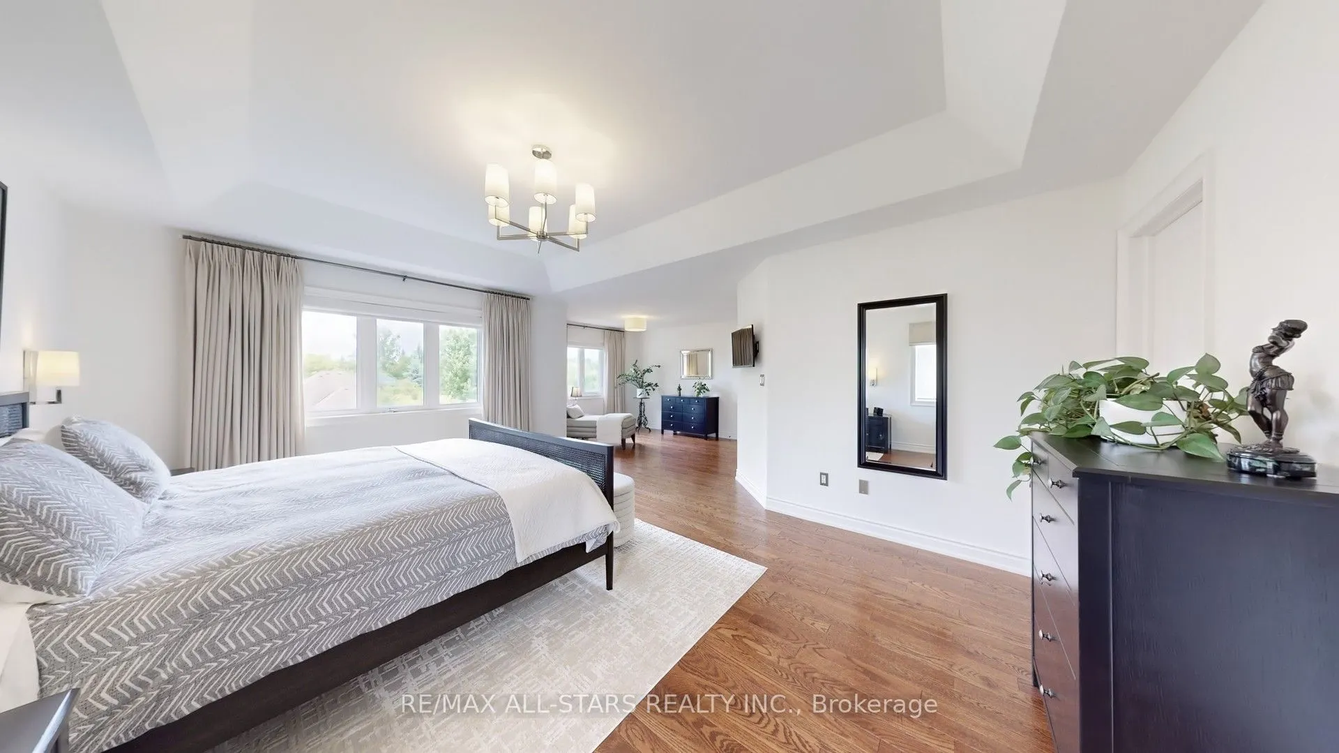 94 Campbell Drive S