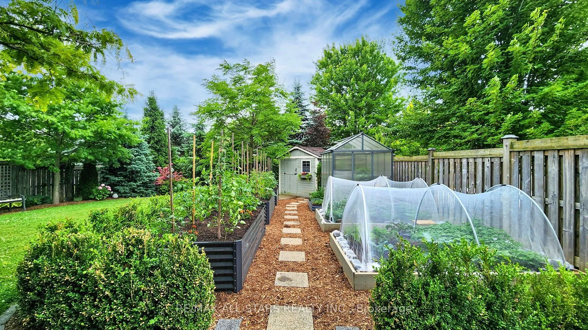 94 Campbell Drive S