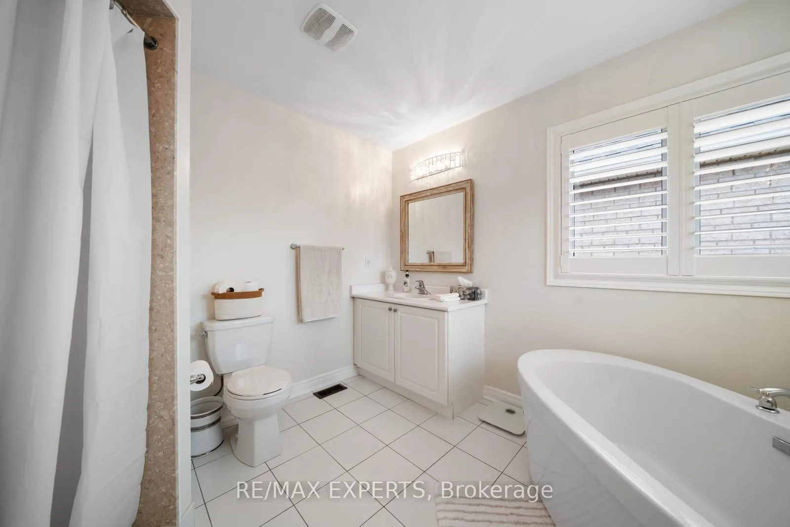 174 Sharpe Crescent