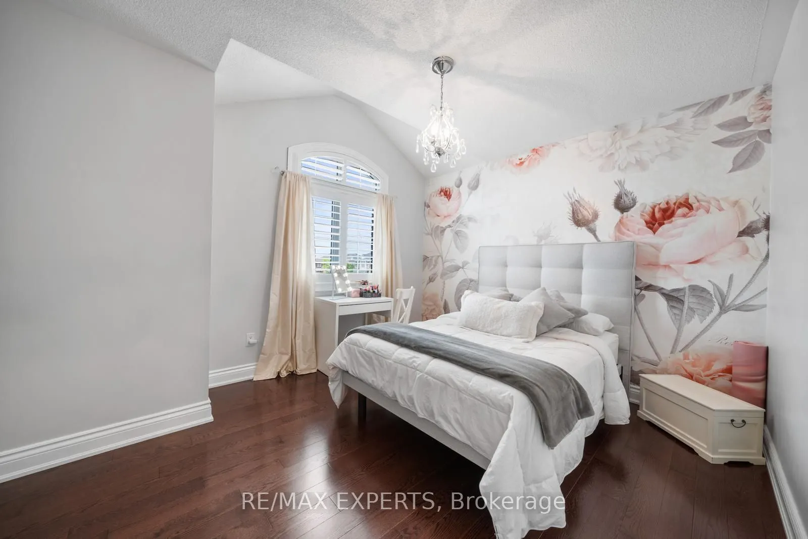 174 Sharpe Crescent