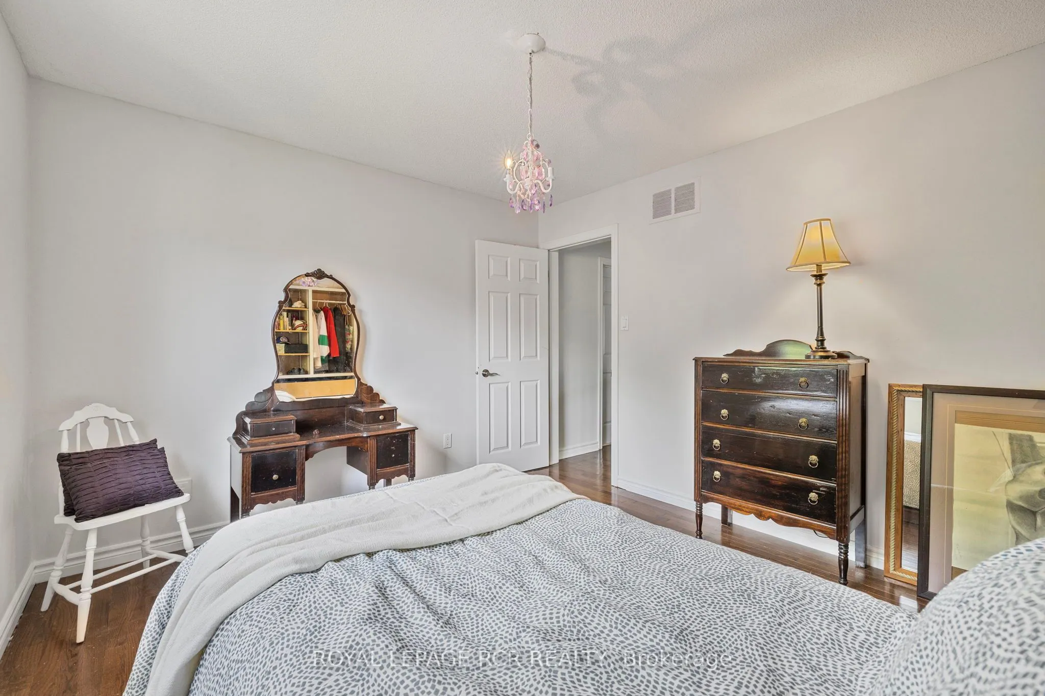 11 Litner Crescent