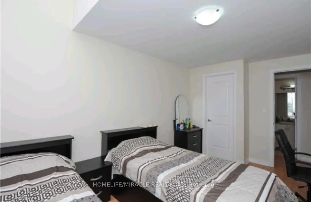 9601 Jane Street, #8
