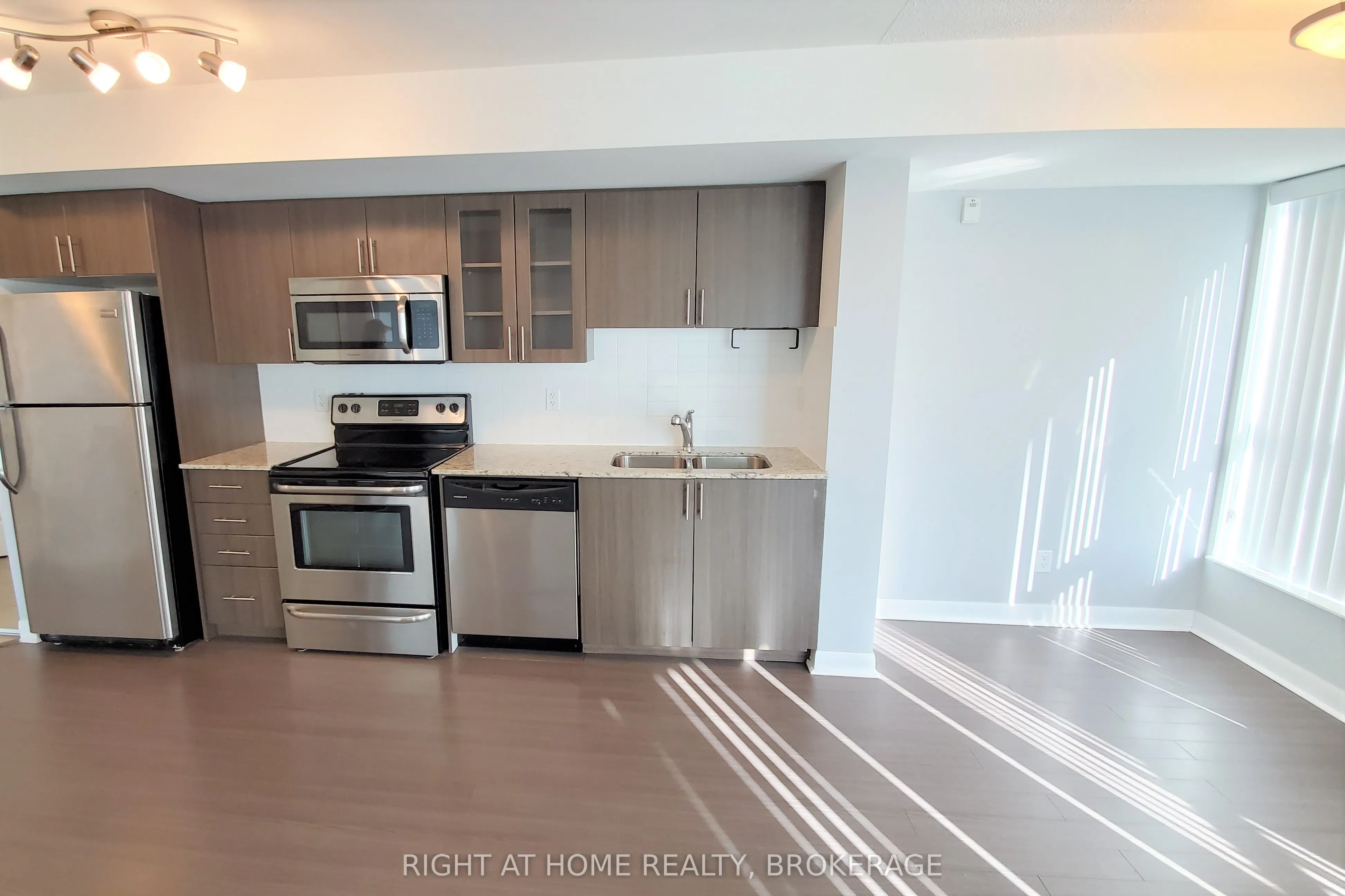 75 Norman Bethune Avenue, #608