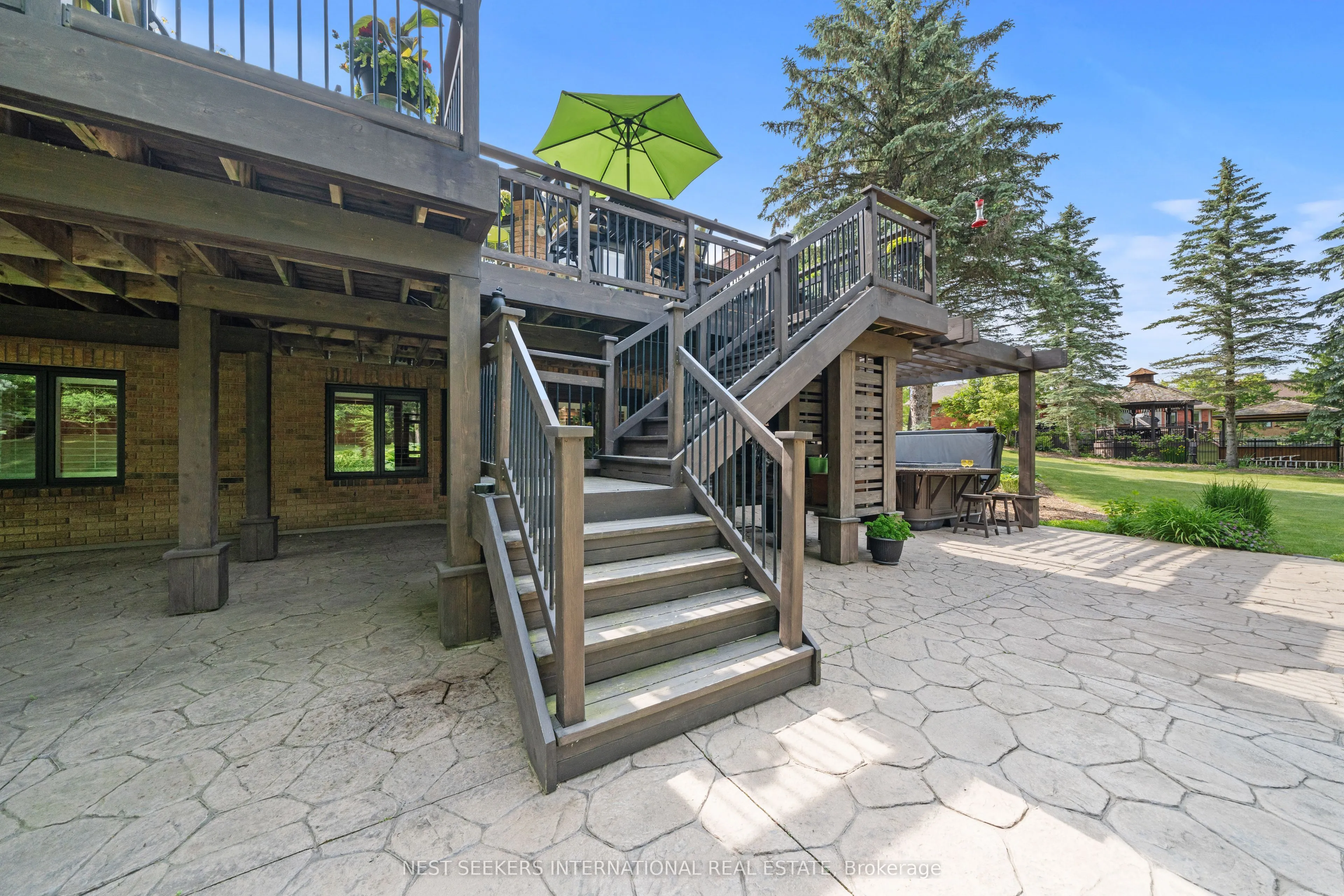 21 Rolling Court