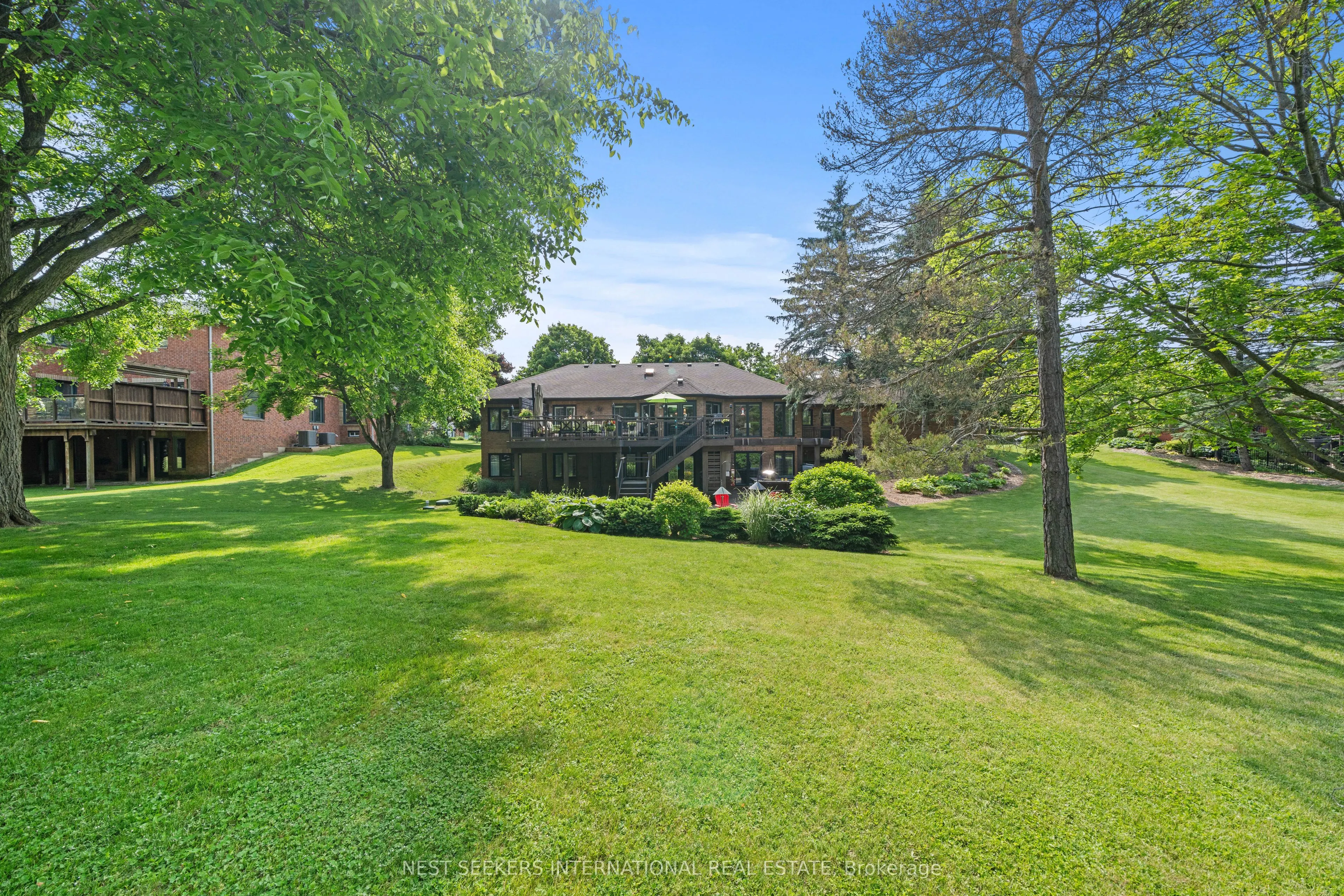21 Rolling Court