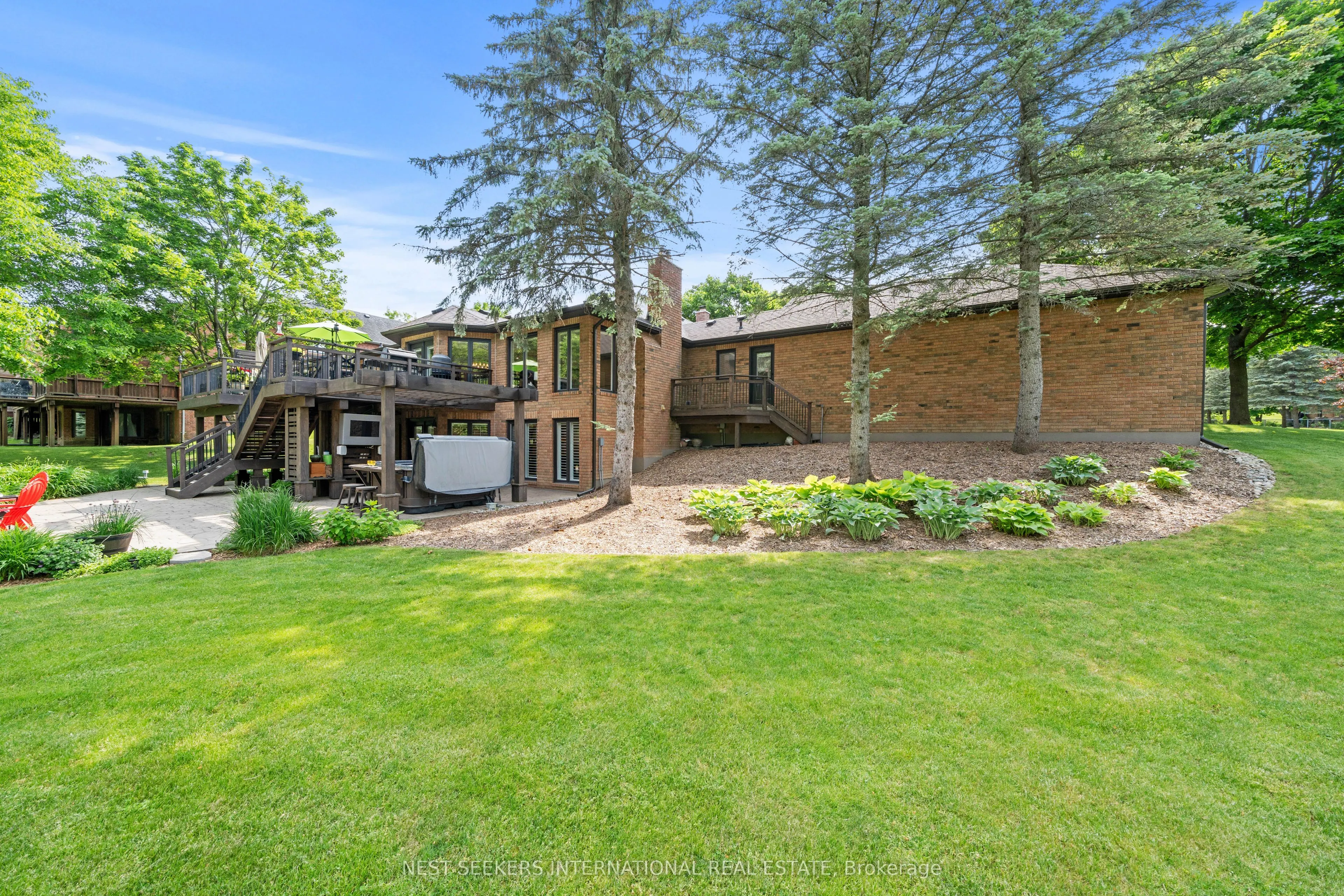 21 Rolling Court