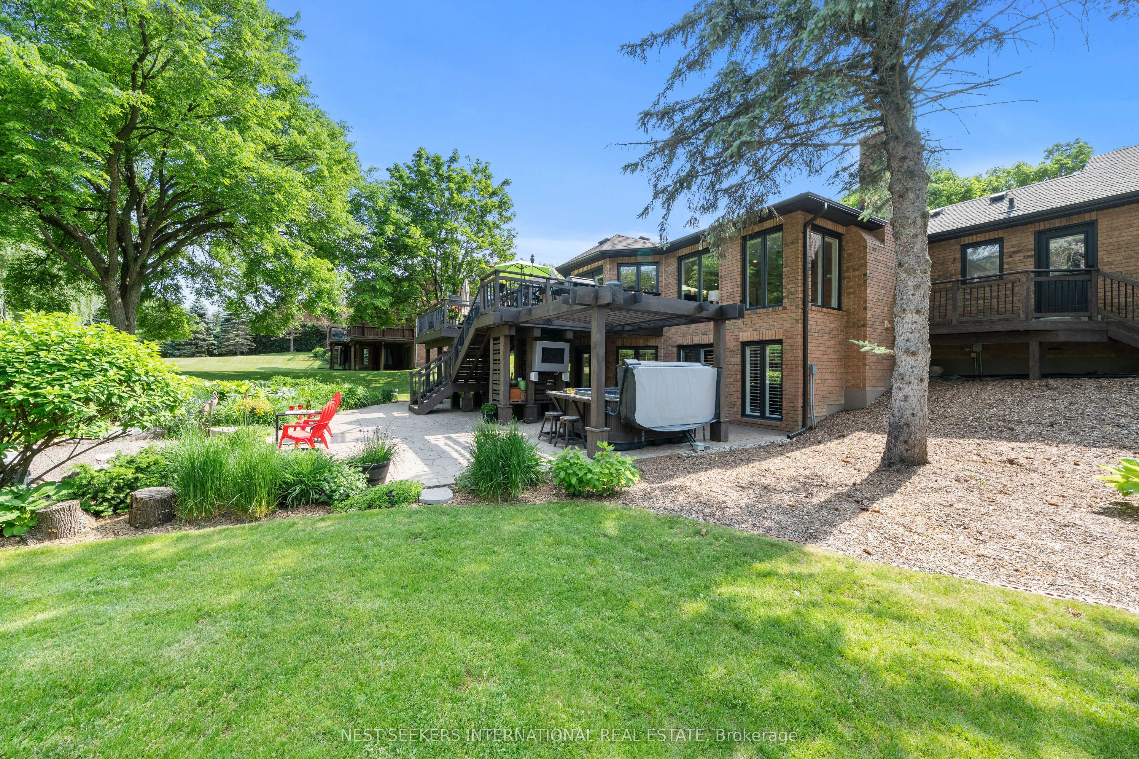 21 Rolling Court