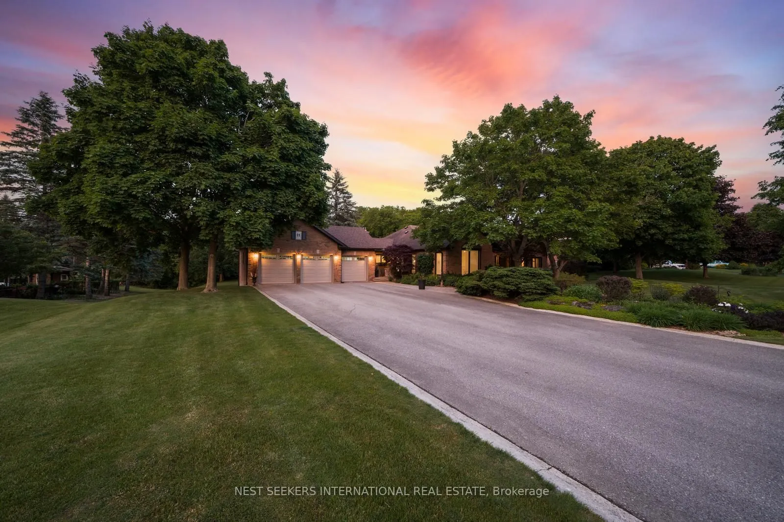 21 Rolling Court