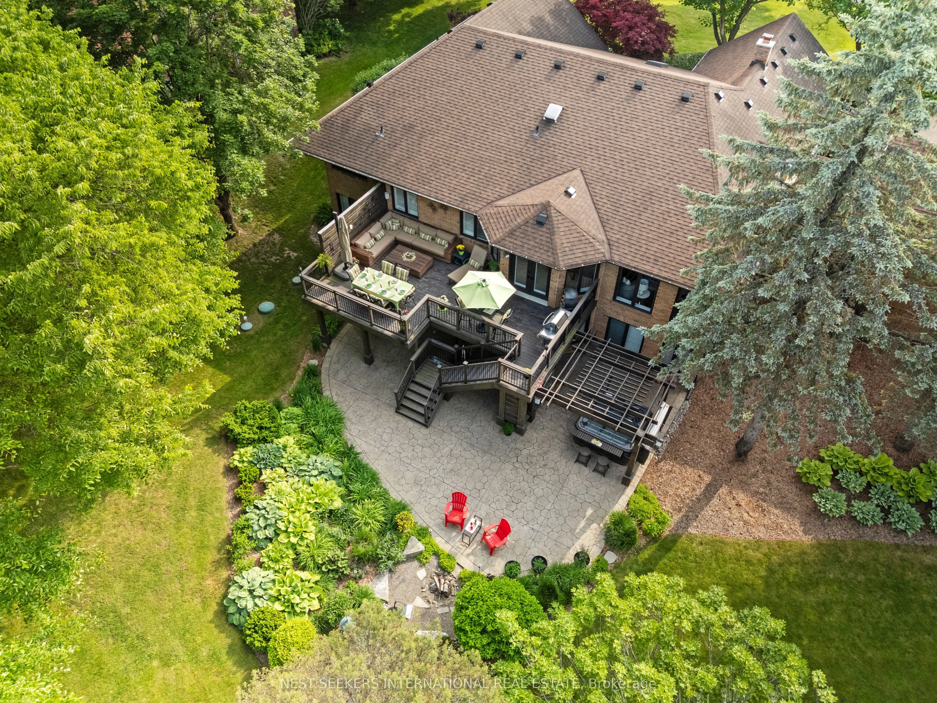 21 Rolling Court