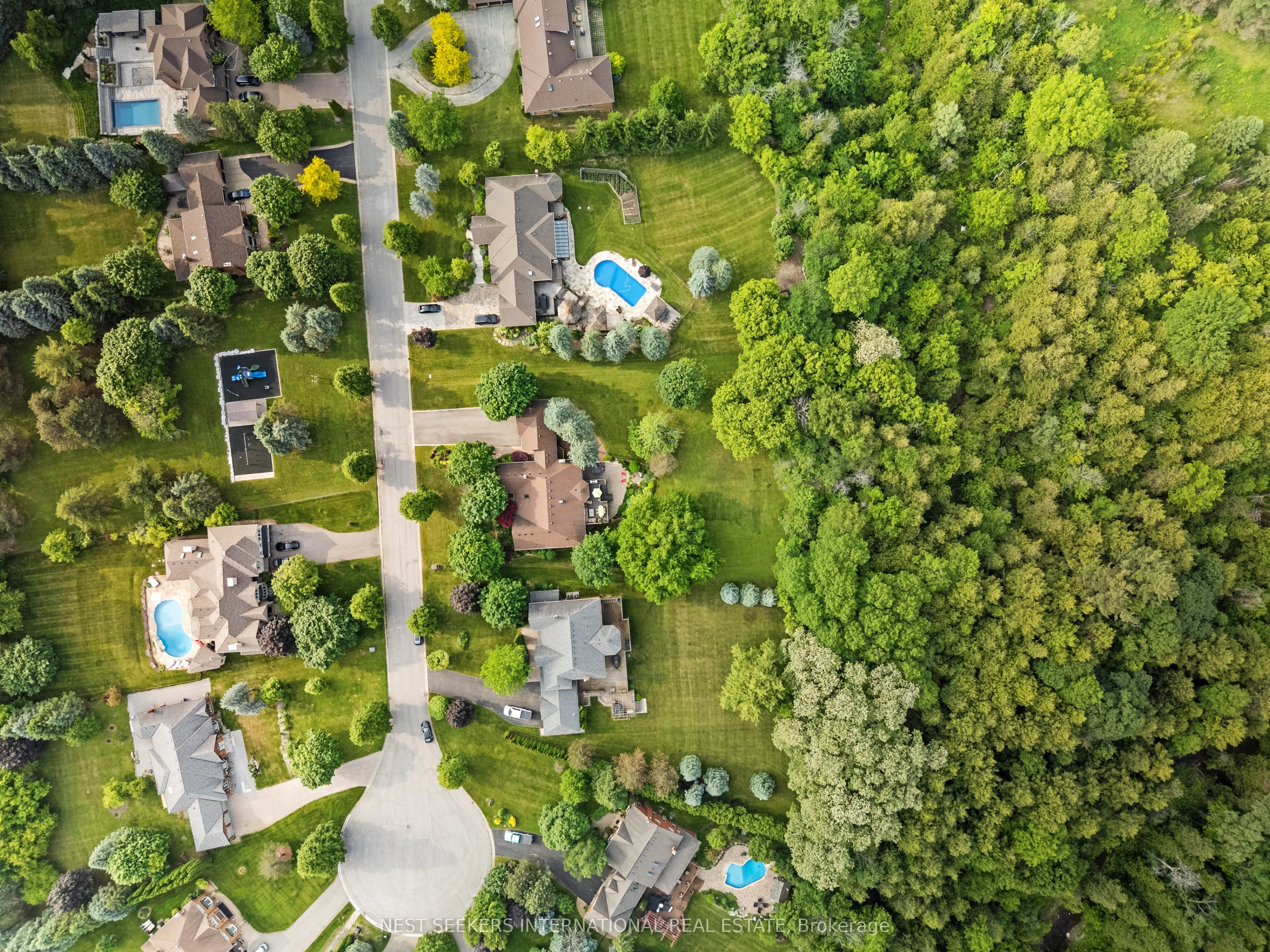 21 Rolling Court