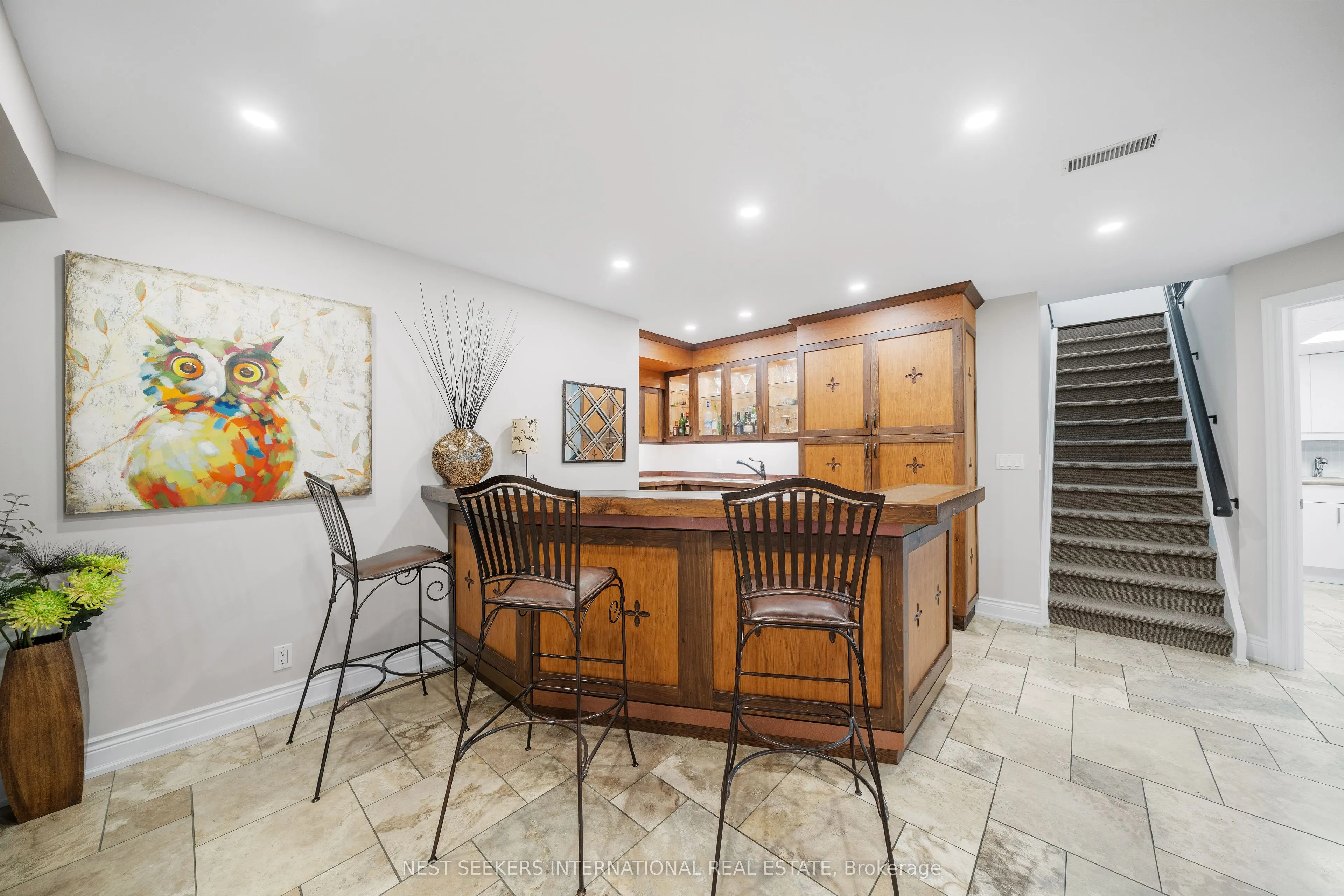 21 Rolling Court