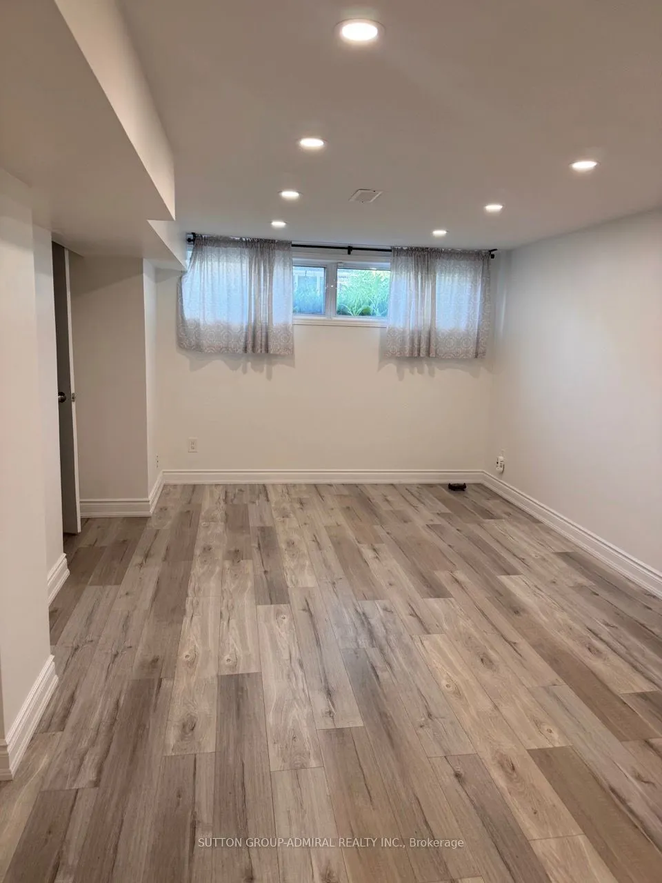 85 Newbury Drive, #LOWER