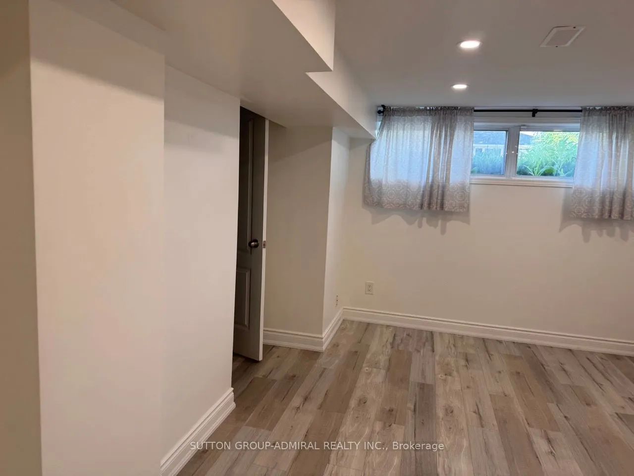 85 Newbury Drive, #LOWER
