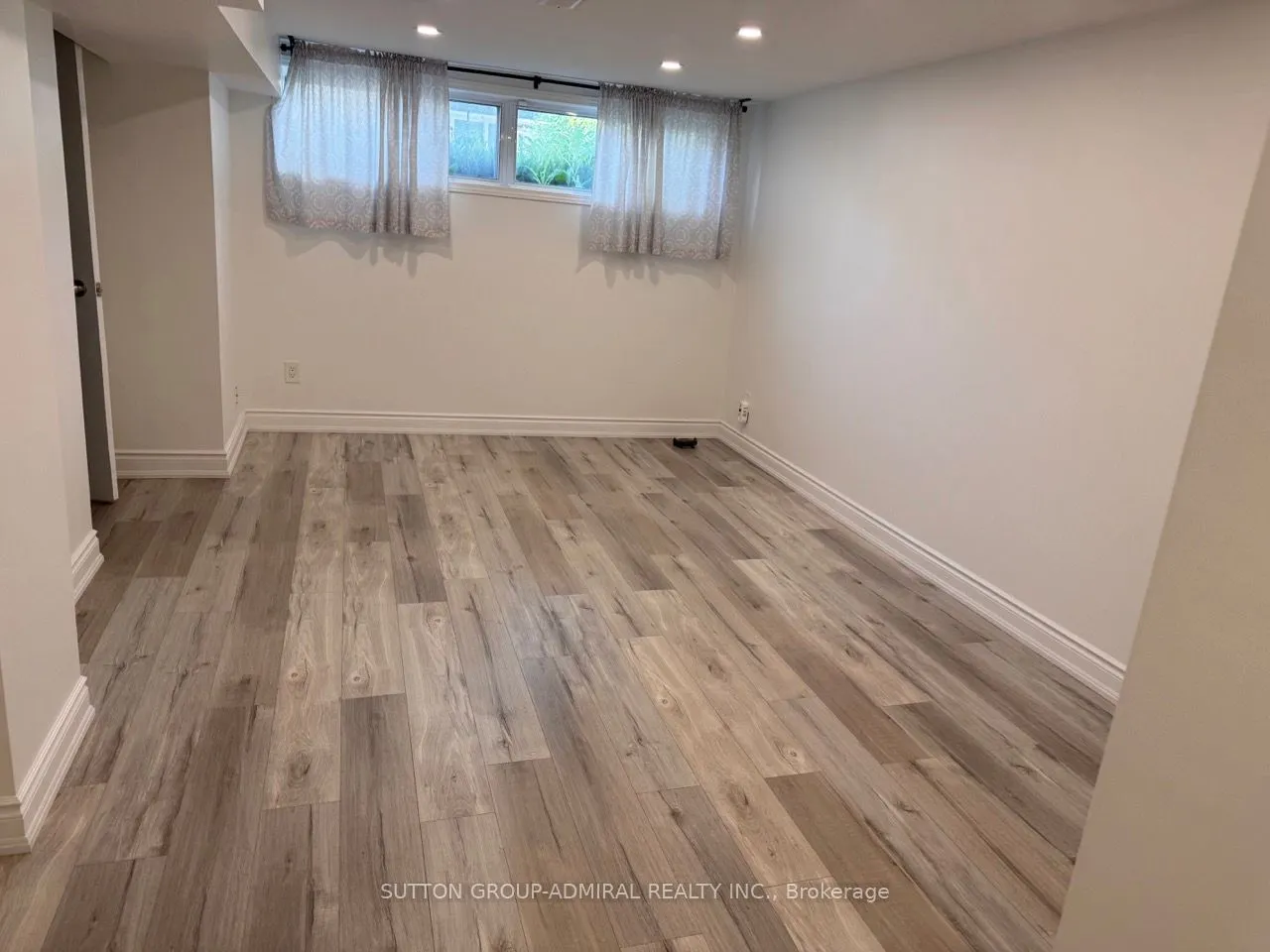 85 Newbury Drive, #LOWER