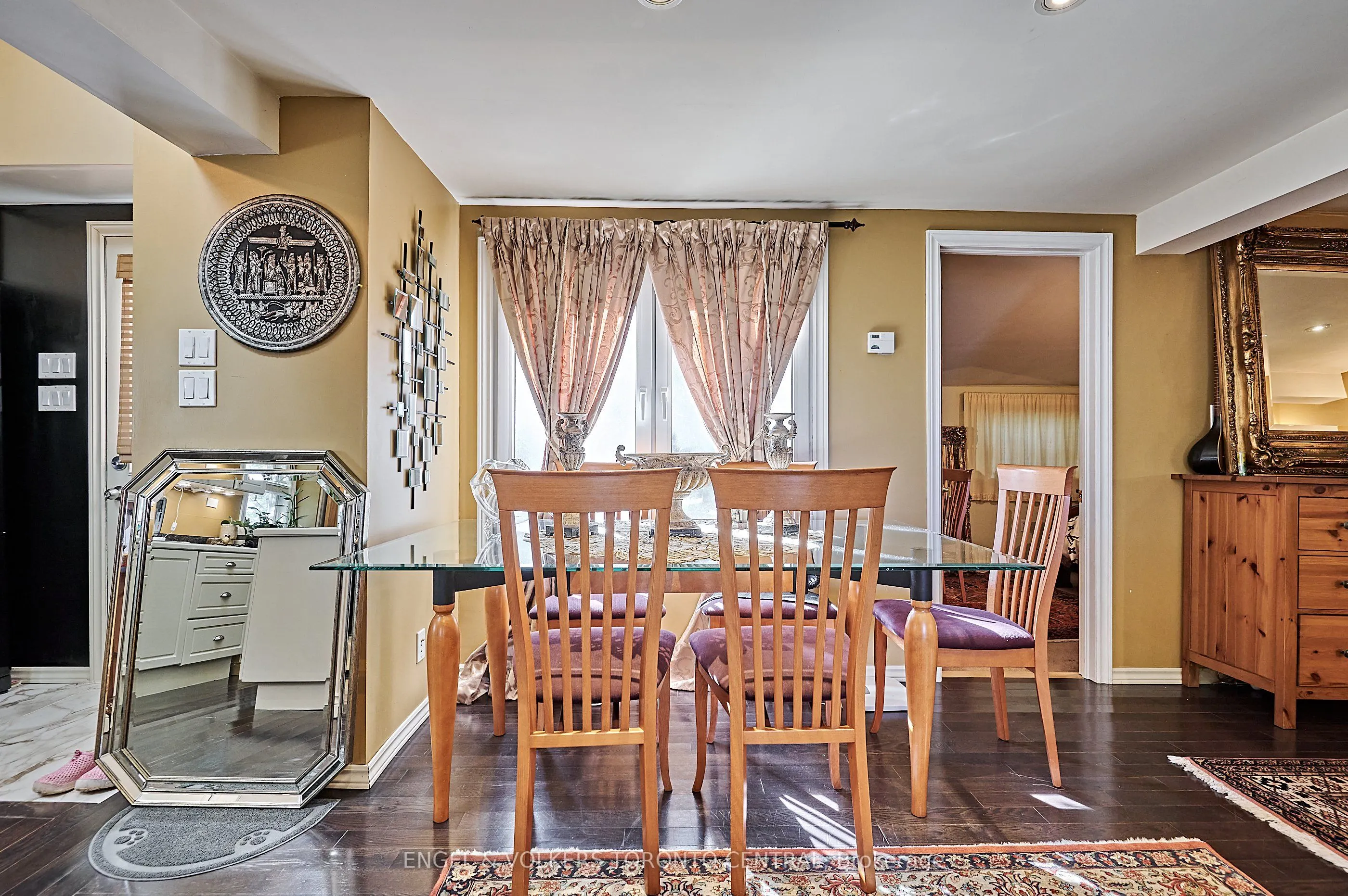 5907/5901 Lakeshore Road