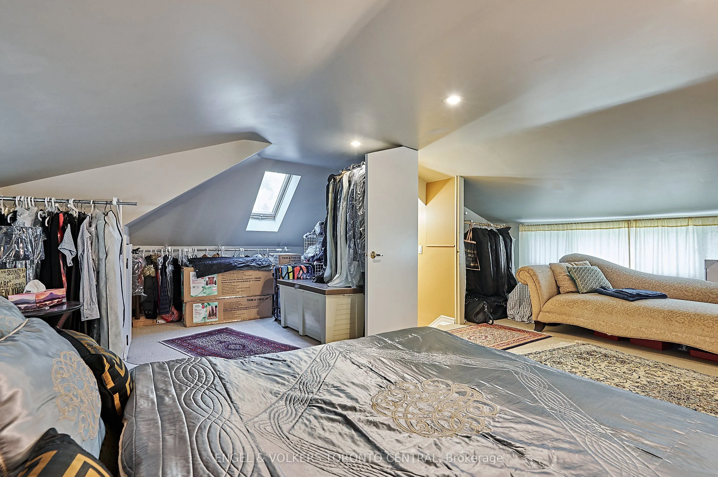 5907/5901 Lakeshore Road