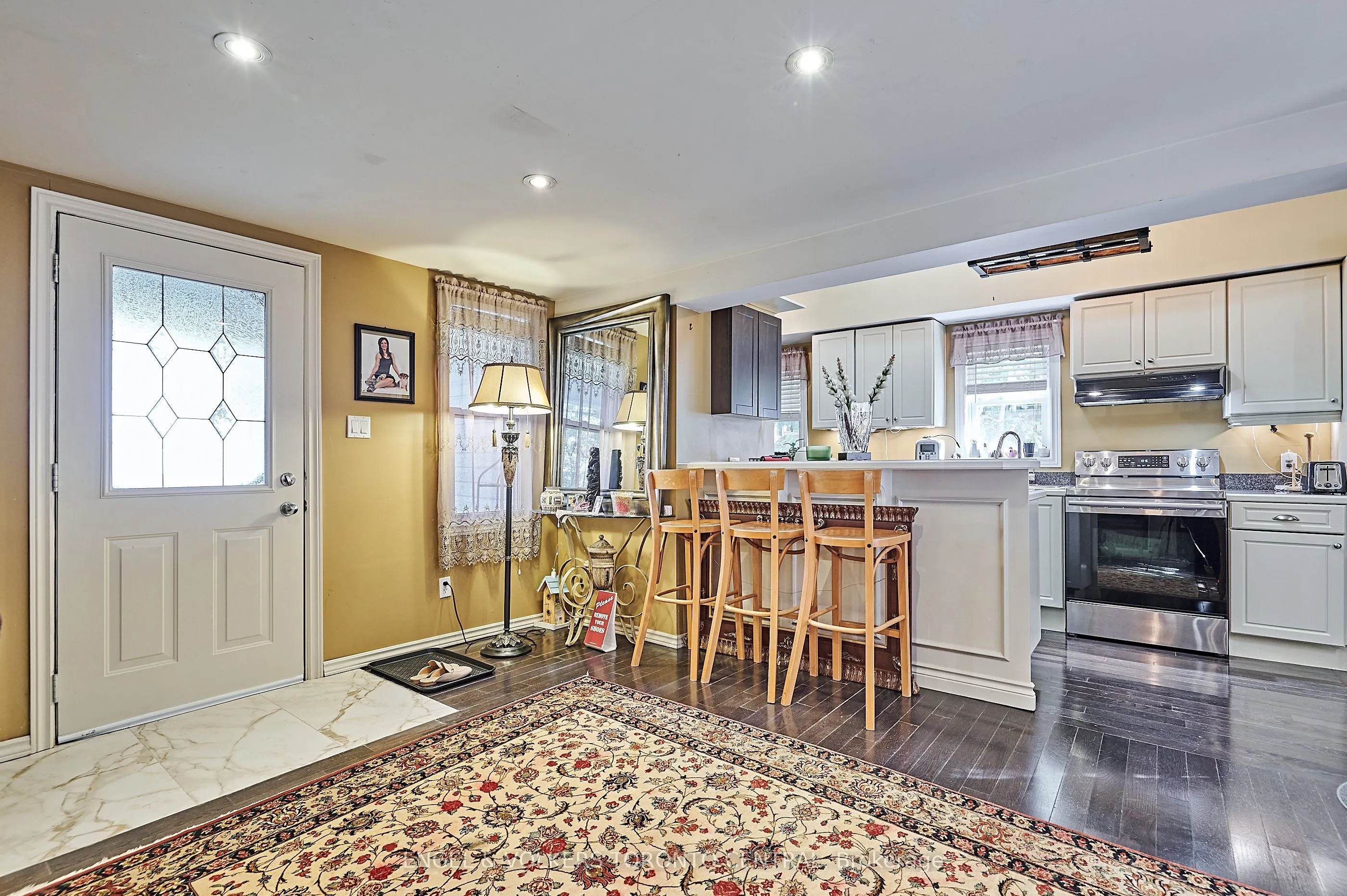 5907/5901 Lakeshore Road