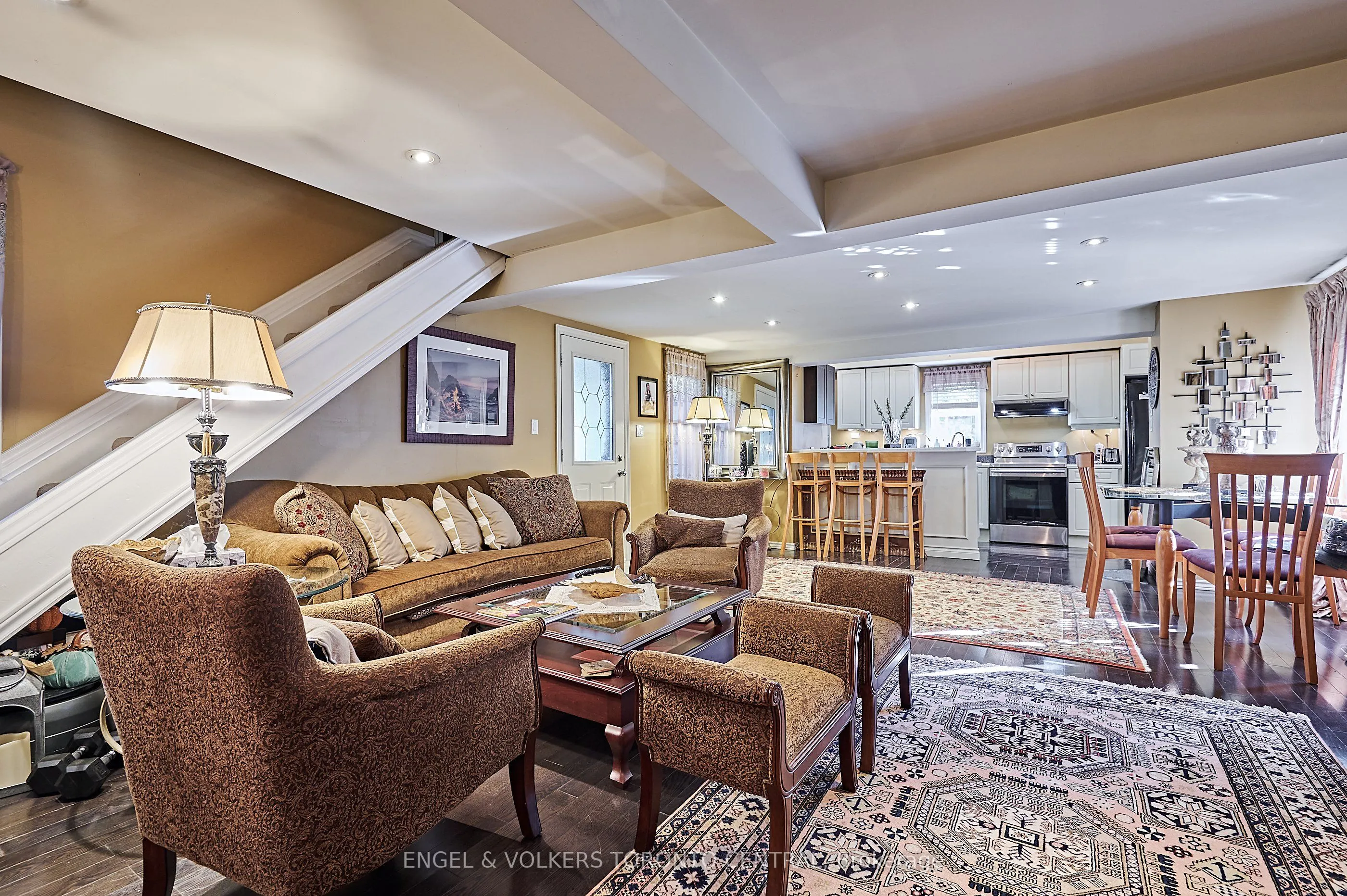 5907/5901 Lakeshore Road
