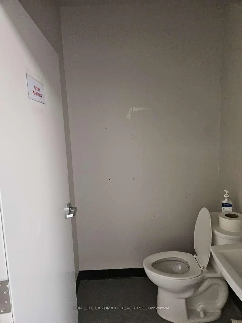 213 The Queensway Avenue S, #Unit 3 and 4