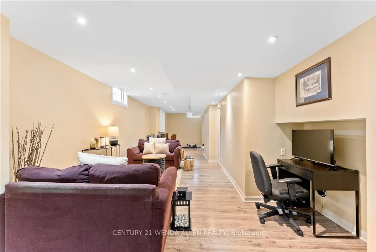 1 Ayhart Street