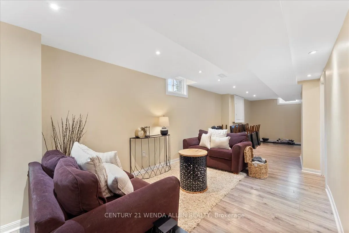 1 Ayhart Street