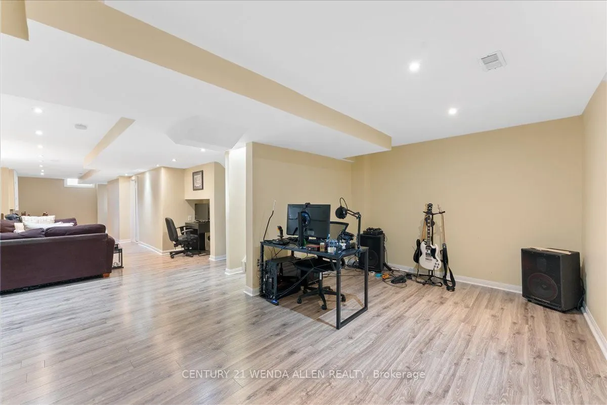 1 Ayhart Street