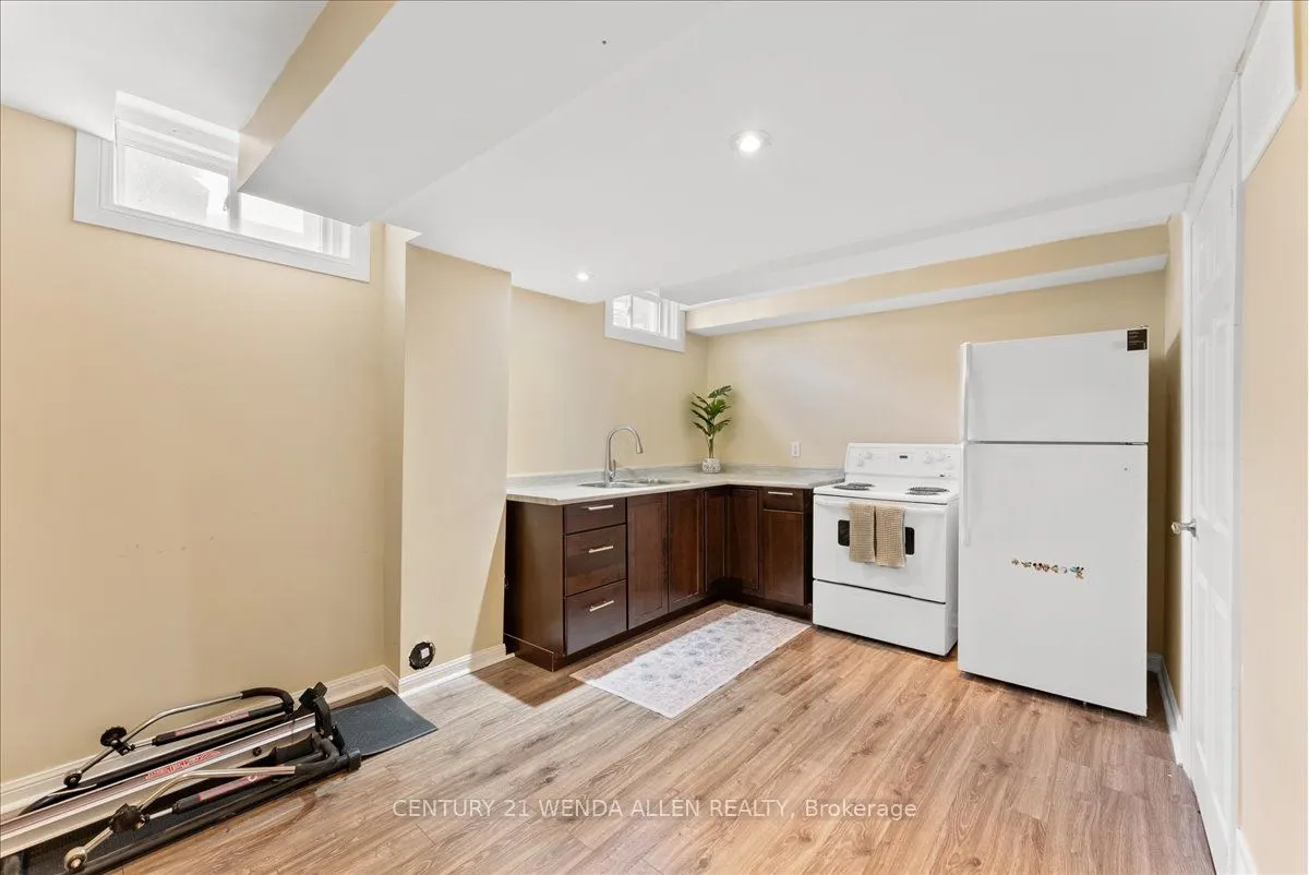 1 Ayhart Street