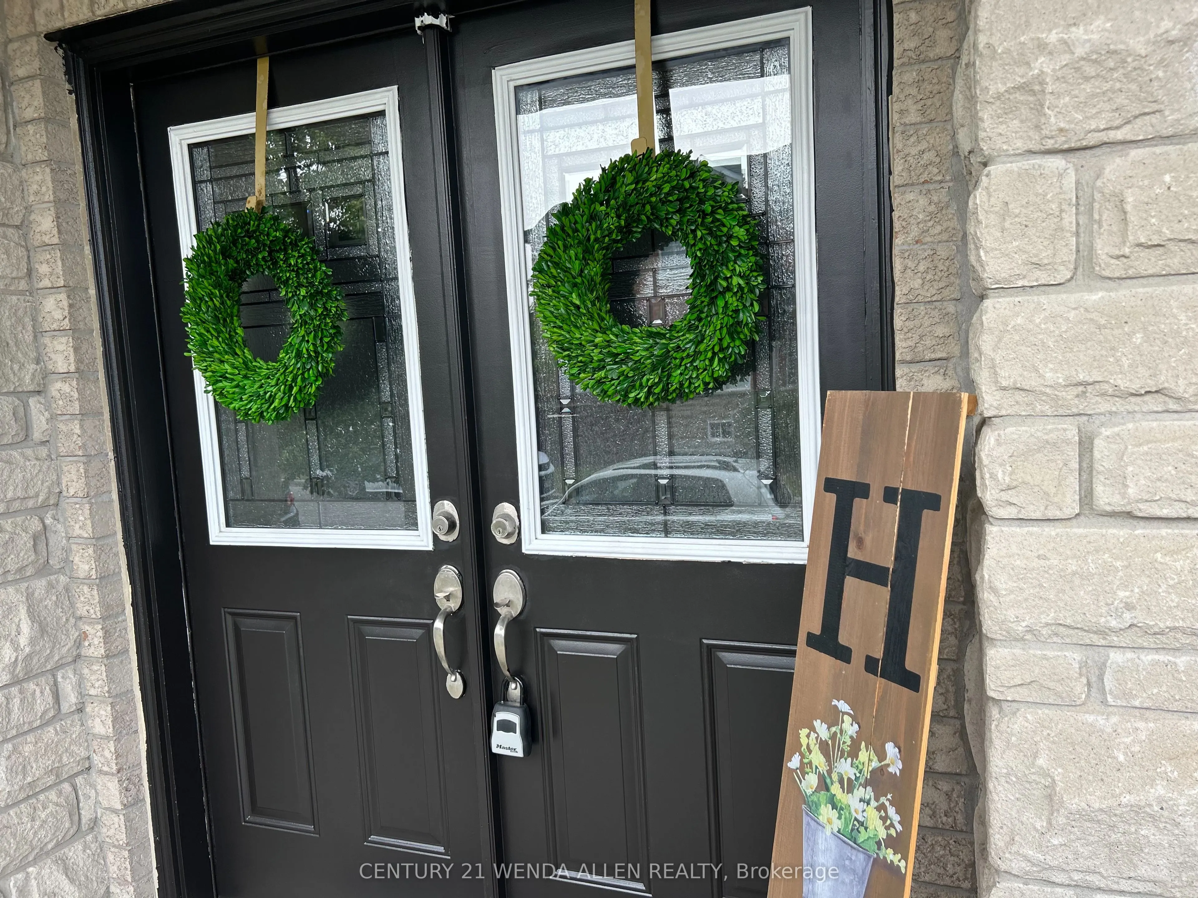 1 Ayhart Street