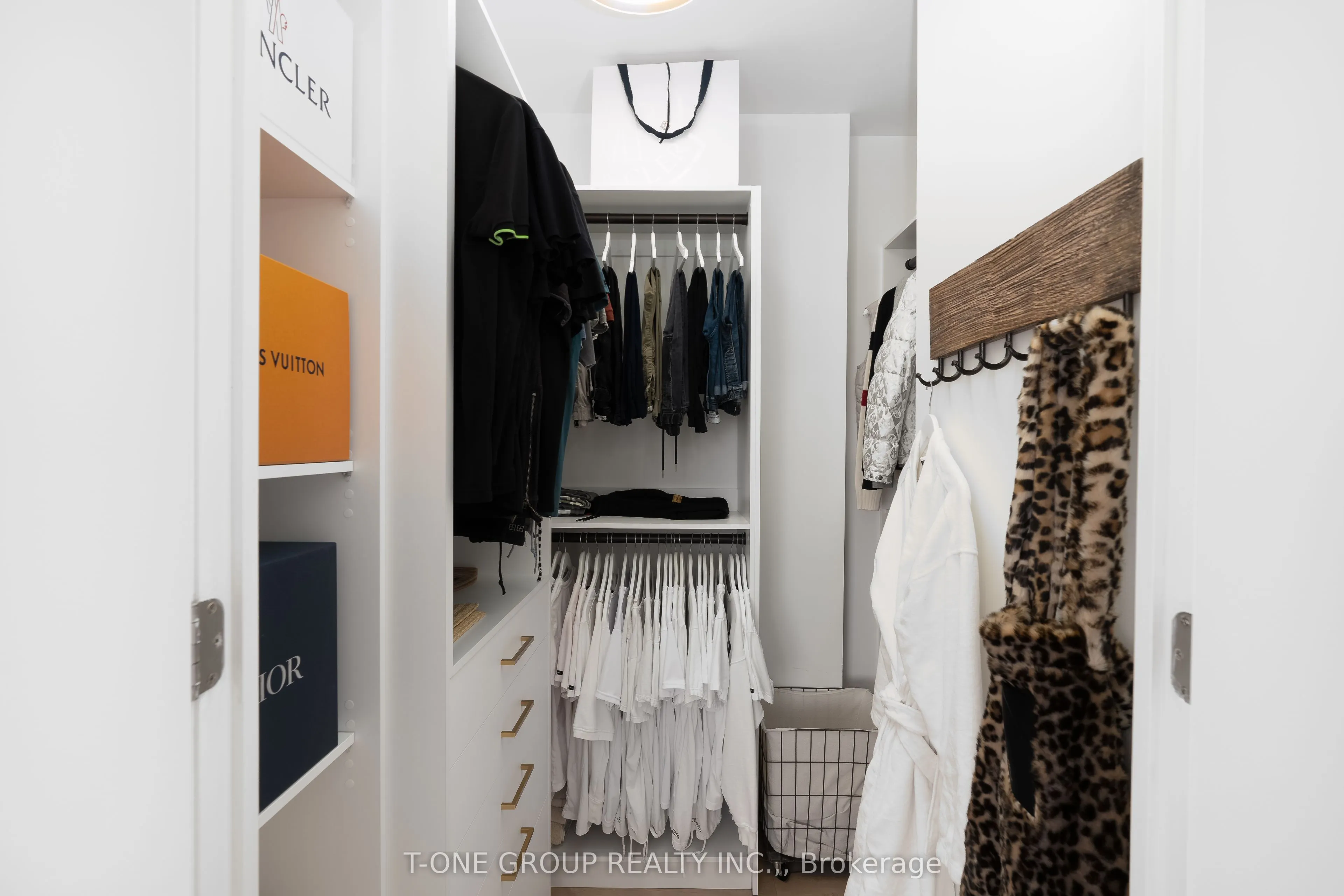 9090 Yonge Street, #PH5