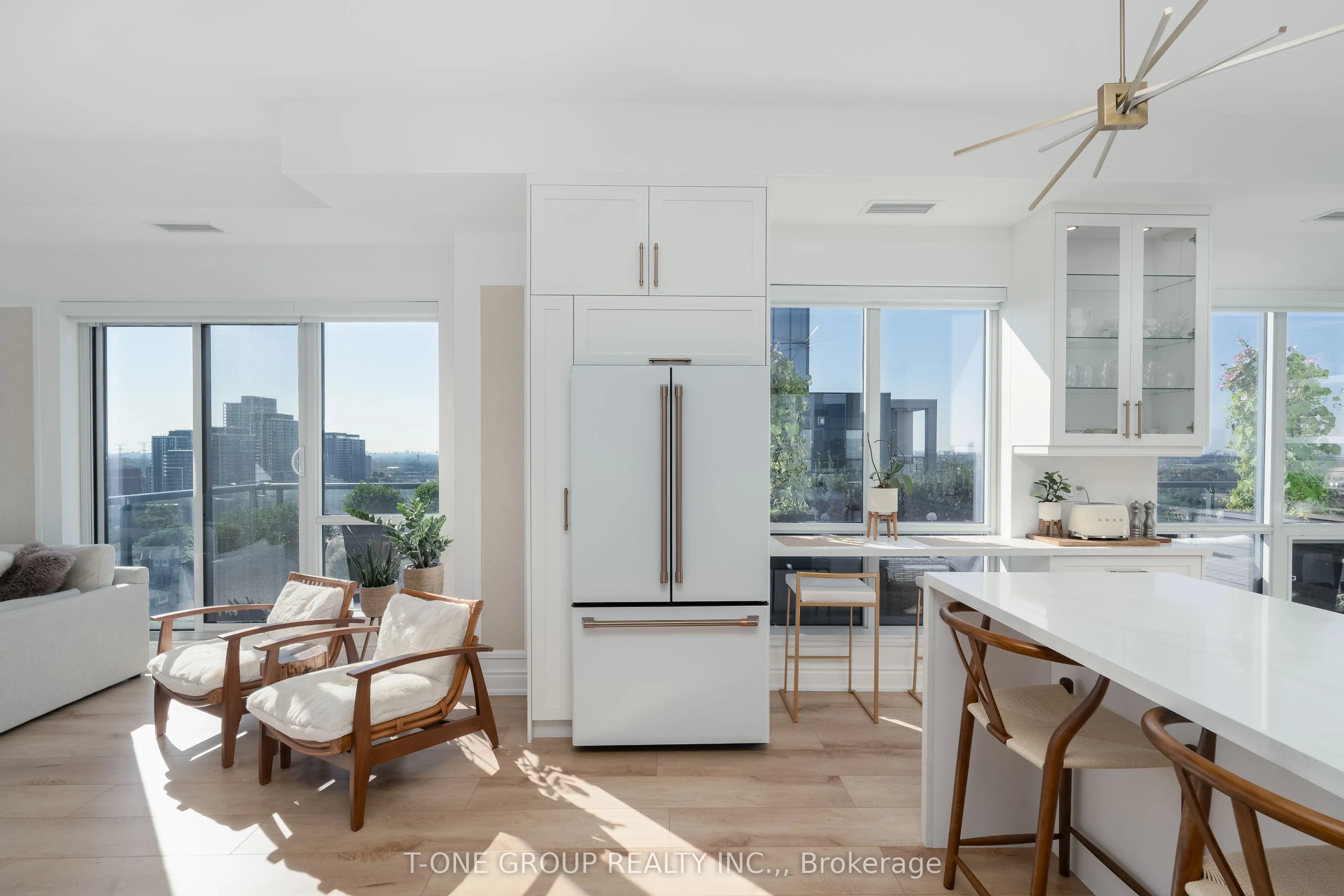 9090 Yonge Street, #PH5