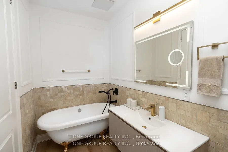 9090 Yonge Street, #PH5