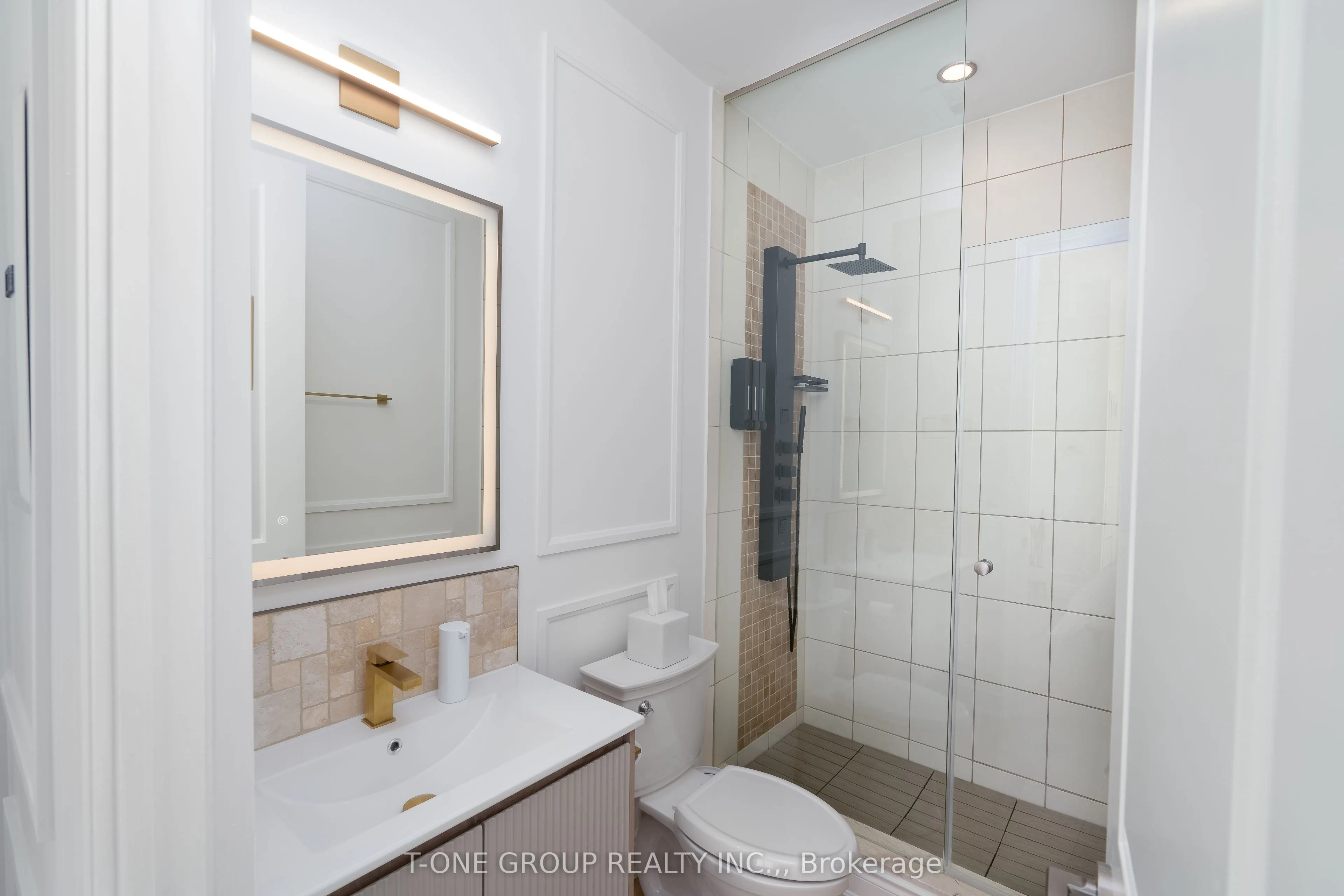 9090 Yonge Street, #PH5